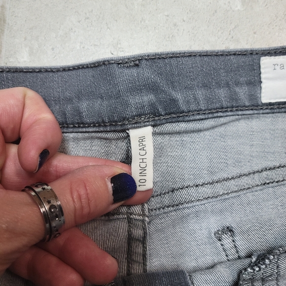 Rag & bone 10" Capri in dark grey - Picture 4 of 8